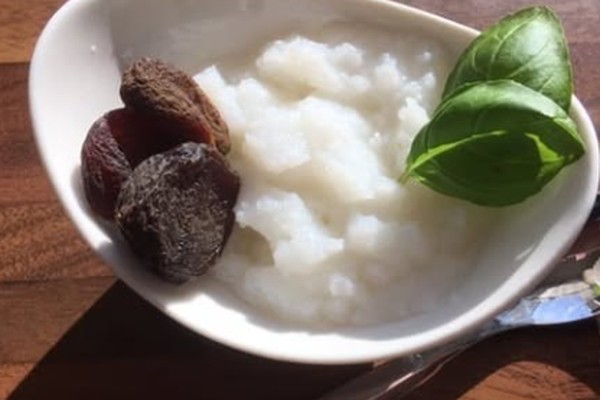 Fertiges Reiscongee im weißen Schälchen